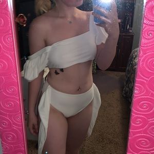 Super cute bathing suit in white